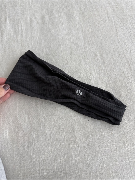 lululemon athletica Accessories - LULULEMON athletica Black Sweat-Wicking Headband